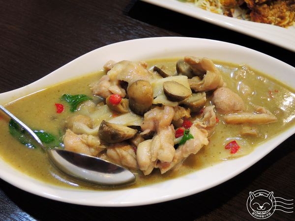 ※ 二分之一泰式小館 ※ 【星羽愛美食-台中】便宜好吃泰式料理，商業午間四人套餐CP值直衝天際-二分之一泰式小館