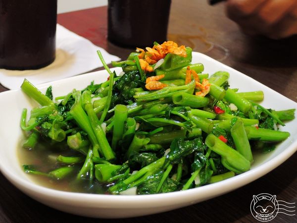 ※ 二分之一泰式小館 ※ 【星羽愛美食-台中】便宜好吃泰式料理，商業午間四人套餐CP值直衝天際-二分之一泰式小館