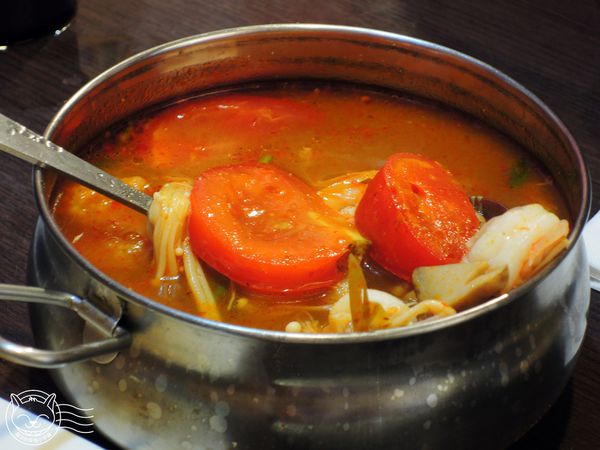 ※ 二分之一泰式小館 ※ 【星羽愛美食-台中】便宜好吃泰式料理，商業午間四人套餐CP值直衝天際-二分之一泰式小館