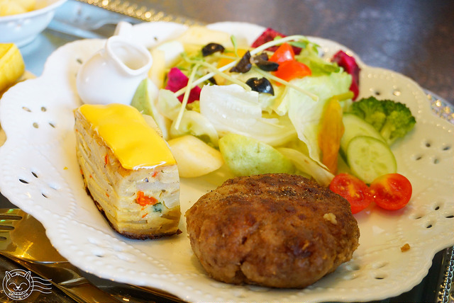 ※ Mirror cafe 魔鏡咖啡 ※【星羽愛美食-台中西區】彷彿來到歐洲的新開幕餐廳- Mirror cafe