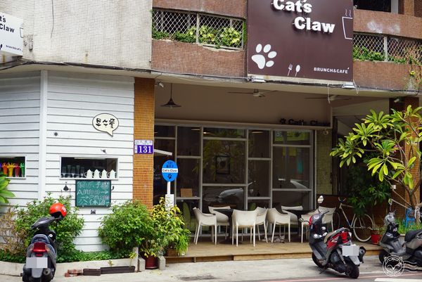 ※ 貓爪子 Cat's Claw ※【星羽愛美食-台中北區】溫馴貓咪陪玩超療癒，木造空間溫馨可愛沙發好好坐-貓爪子咖啡