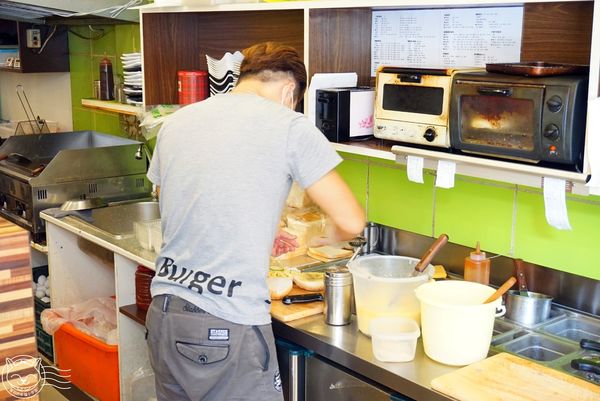 ※ 堡藏 Burger Shop ※【星羽是吃貨-台中】現點現做平價早餐，餐點樣樣料好實在-Burger Shop