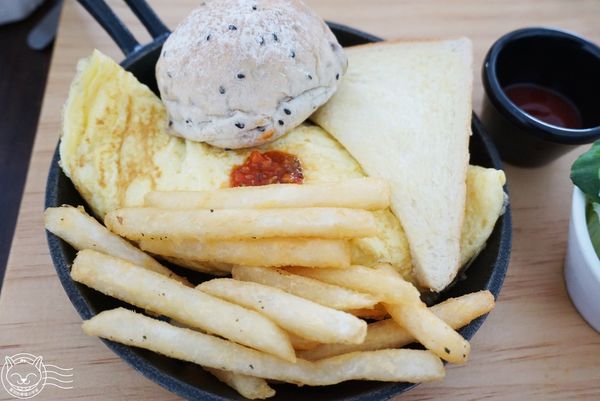 ※ AM食光、小蝸牛市集 ※【星羽愛美食-台中】台中早午餐人氣名店，價格平實餐點口味普通-AM食光