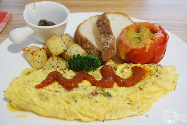 ※ 覺樂Cafe' ※【星羽是吃貨-台中】巷弄中可愛小店，環境舒適餐點原味，假日記得要先訂位~-覺樂
