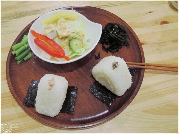 ※ murmur 默默 ※【星羽愛美食-台中】老宅改建舒適環境，飯糰鬆餅都好樸實好精緻好好吃~。-murmur