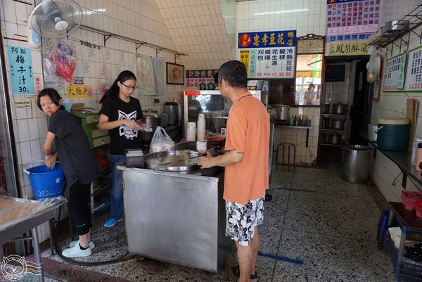 ※ 忠孝豆花 ※【星羽愛美食-台中】超平價消暑祕方，滿滿花生綿密豆花超享受-忠孝豆花