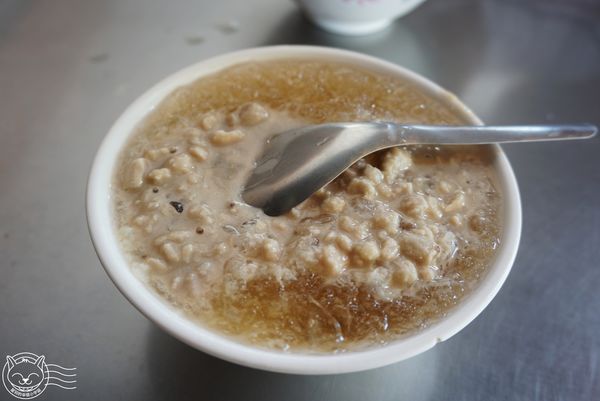 ※ 忠孝豆花 ※【星羽愛美食-台中】超平價消暑祕方，滿滿花生綿密豆花超享受-忠孝豆花
