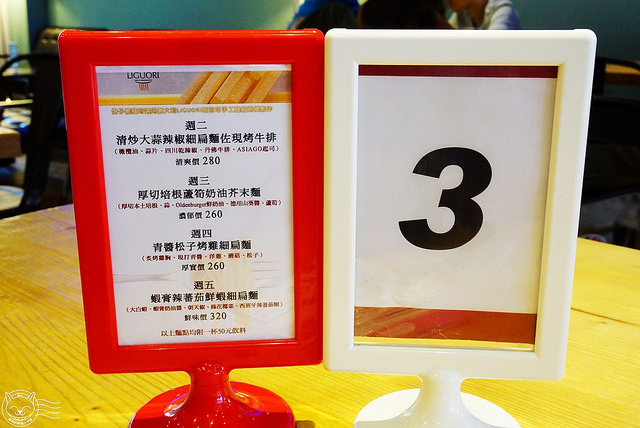 ※ 傻子漢堡 ※【星羽是吃貨-台中西區】文化中心旁內用/外帶兩相宜漢堡,環境溫暖放鬆口味很不賴-傻子漢堡 ※ 傻子漢堡 ※【星羽是吃貨-台中西區】文化中心旁內用/外帶兩相宜漢堡,環境溫暖放鬆口味很不賴-傻子漢堡