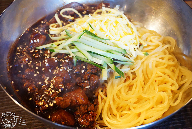 ※ Bungy Jump 笨豬跳韓式烤肉 ※【星羽愛美食-台中西屯】韓式料理美式氣氛汽油桶烤肉-Bungy Jump