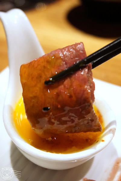 ※ 羊角BAR 炭燒和牛專門 ※【星羽是吃貨-台中】專人桌邊服務，法國白啤酒清爽好滋味-羊角BAR