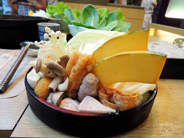 ※ 36計石頭小火鍋 ※【星羽愛美食-台中大里】擺滿桌爽度爆表的小火鍋-36計石頭小火鍋