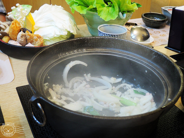 ※ 36計石頭小火鍋 ※【星羽愛美食-台中大里】擺滿桌爽度爆表的小火鍋-36計石頭小火鍋