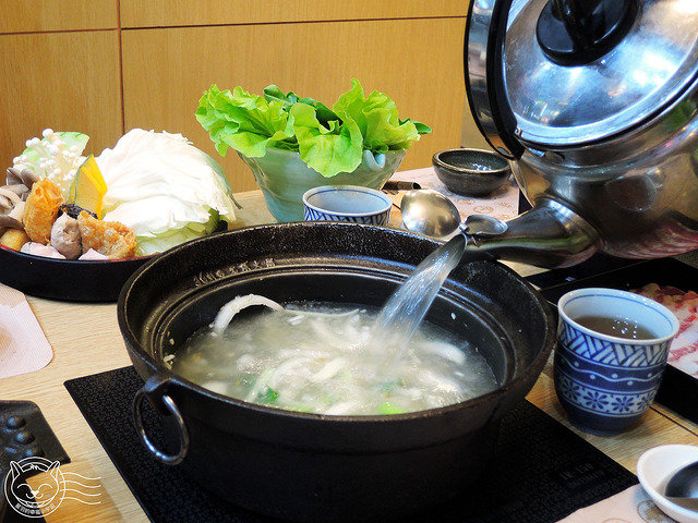 ※ 36計石頭小火鍋 ※【星羽愛美食-台中大里】擺滿桌爽度爆表的小火鍋-36計石頭小火鍋