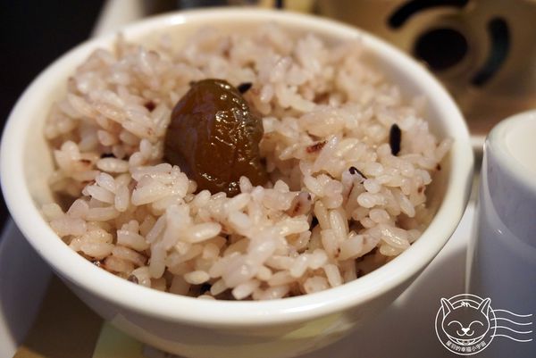 ※ 囍料理 ※【星羽是吃貨-台中】誠懇美味家庭料理，湯頭好喝料好實在，大麥豬讓阿克稱讚不已~。-囍料理