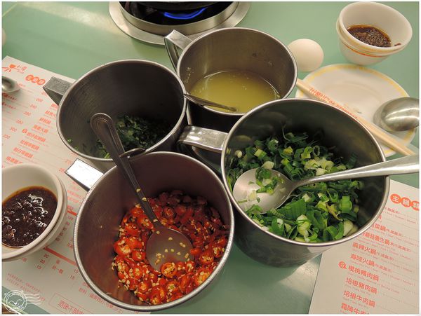 ※ 小園火鍋 ※【星羽愛美食-台中】平價石頭小火鍋,料還滿豐富但總覺得少了什麼~。-小園火鍋 ※ 小園火鍋 ※【星羽愛美食-台中】平價石頭小火鍋,料還滿豐富但總覺得少了什麼~。-小園火鍋