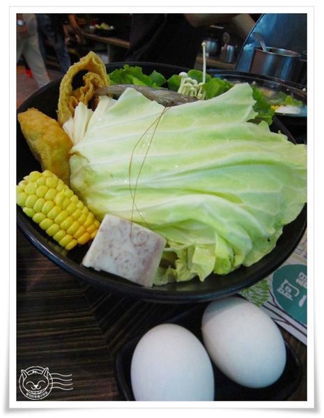 ※ 阿二靓鍋 ※【星羽愛美食-台中】牛肉硬硬，海鮮和湯表現亮眼的平價排隊人氣火鍋~-阿二靓鍋