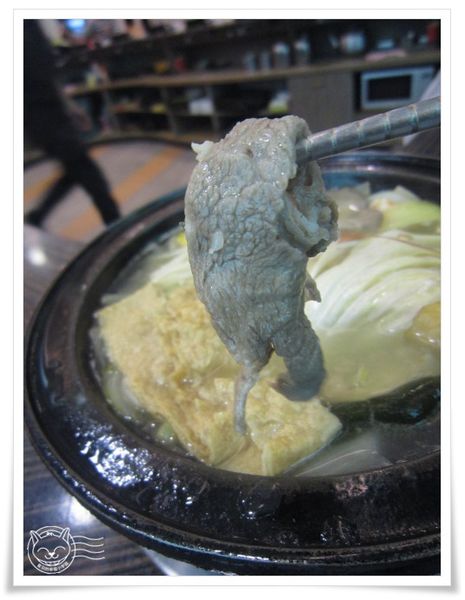 ※ 阿二靓鍋 ※【星羽愛美食-台中】牛肉硬硬，海鮮和湯表現亮眼的平價排隊人氣火鍋~-阿二靓鍋