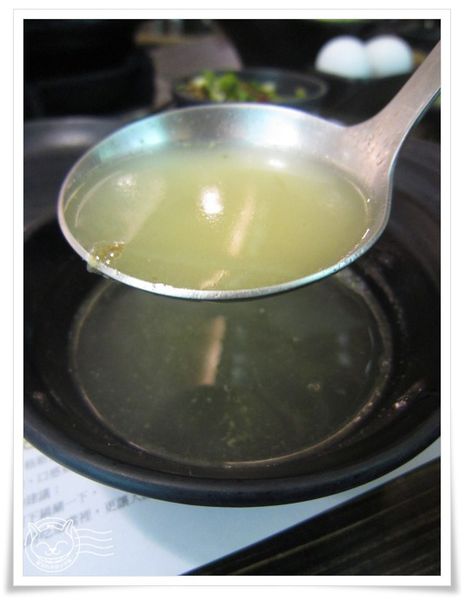 ※ 阿二靓鍋 ※【星羽愛美食-台中】牛肉硬硬，海鮮和湯表現亮眼的平價排隊人氣火鍋~-阿二靓鍋