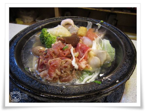 ※ 九冠樓迷你火鍋 ※【星羽愛美食-台中】熱呼呼便宜好吃石頭火鍋,湯頭好喝到不行~-九冠樓迷你火鍋 ※ 九冠樓迷你火鍋 ※【星羽愛美食-台中】熱呼呼便宜好吃石頭火鍋,湯頭好喝到不行~-九冠樓迷你火鍋