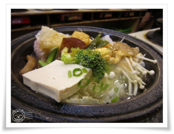 ※ 九冠樓迷你火鍋 ※【星羽愛美食-台中】熱呼呼便宜好吃石頭火鍋，湯頭好喝到不行~-九冠樓迷你火鍋