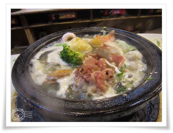 ※ 九冠樓迷你火鍋 ※【星羽愛美食-台中】熱呼呼便宜好吃石頭火鍋，湯頭好喝到不行~-九冠樓迷你火鍋