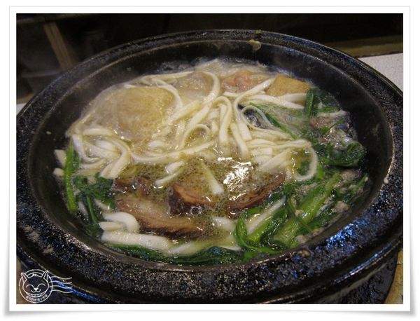※ 九冠樓迷你火鍋 ※【星羽愛美食-台中】熱呼呼便宜好吃石頭火鍋，湯頭好喝到不行~-九冠樓迷你火鍋