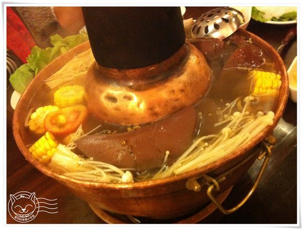 ※ 真北平涮羊肉 ※【星羽愛美食-台中】羊肉燒餅很好吃，但帶位和環境可再加強~-真北平涮羊肉
