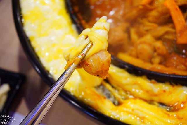 ※ OMAYA麻藥瘋雞(逢甲店) ※【星羽是吃貨-台中西屯】<沒關係，是愛情啊！>夠味春川炒雞排裹上超牽絲Q彈起司-OMAYA