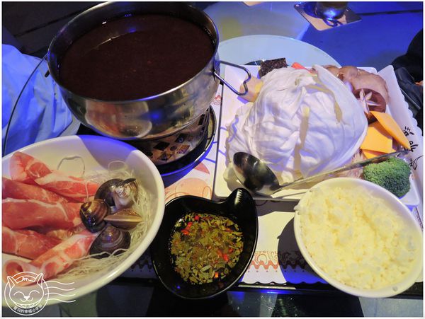※ 飛魚音樂餐廳 ※【星羽是吃貨-台南】現場演唱熱鬧滾滾，餐點美味超乎預期~-飛魚音樂餐廳