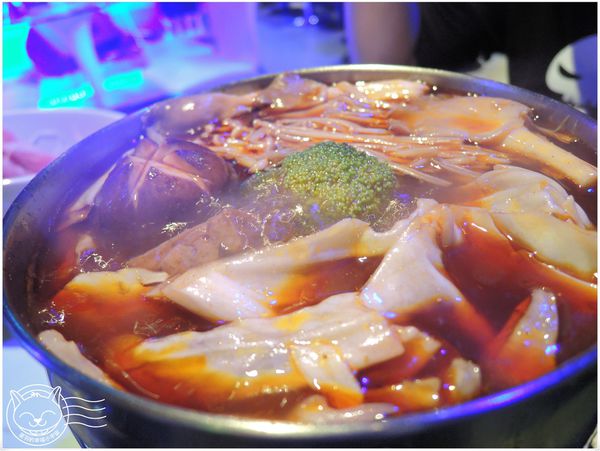 ※ 飛魚音樂餐廳 ※【星羽是吃貨-台南】現場演唱熱鬧滾滾，餐點美味超乎預期~-飛魚音樂餐廳