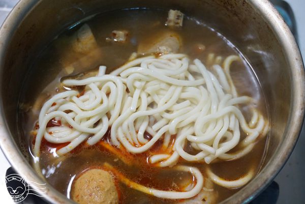 ※ 洛神賦/落香極品麻辣鍋 ※【星羽愛美食-宅配】160元宅配麻辣麵，湯好料多麵Q好吃到不行-洛神賦