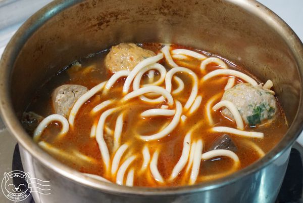 ※ 洛神賦/落香極品麻辣鍋 ※【星羽愛美食-宅配】160元宅配麻辣麵，湯好料多麵Q好吃到不行-洛神賦