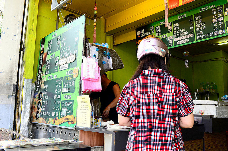 【美食】新北市。新店區《溫讚蔥油餅大王》酥脆蓬鬆如蔥抓餅 手工自製加料蔥油餅
