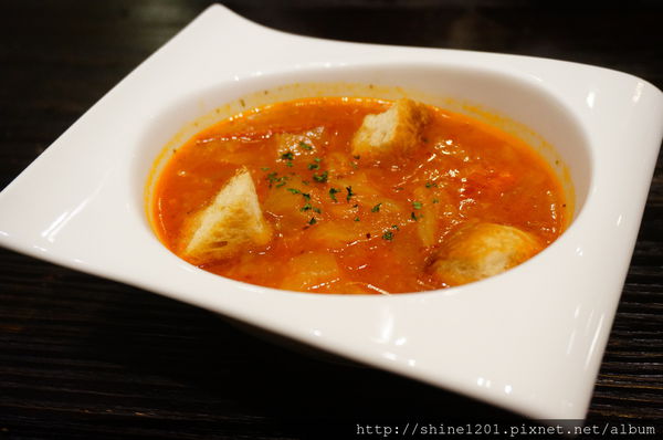 【義磚義瓦義式料理】中山店給你不一樣的放鬆小酒吧新風格.中山站美食餐廳推薦-義磚義瓦義式料理