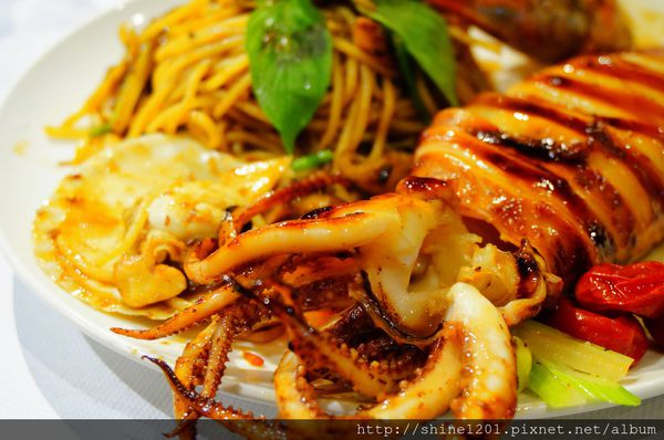【永和美食】黑潮牛排.超豪華排餐$300有找，就在樂華夜市。-黑潮牛排