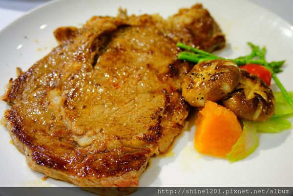 【永和美食】黑潮牛排.超豪華排餐$300有找,就在樂華夜市。-黑潮牛排 【永和美食】黑潮牛排.超豪華排餐$300有找,就在樂華夜市。-黑潮牛排