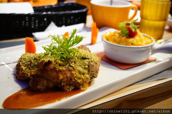 【高雄24小時主題餐廳】馬蹄鐵horseshoe 咖啡輕食館-馬蹄鐵