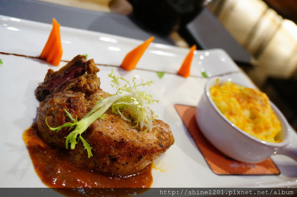 【高雄24小時主題餐廳】馬蹄鐵horseshoe 咖啡輕食館-馬蹄鐵