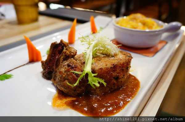 【高雄24小時主題餐廳】馬蹄鐵horseshoe 咖啡輕食館-馬蹄鐵
