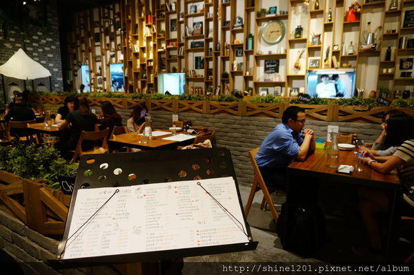 【板橋府中站餐廳】薄多義披薩板橋誠品店 府中站餐廳推薦-薄多義披薩