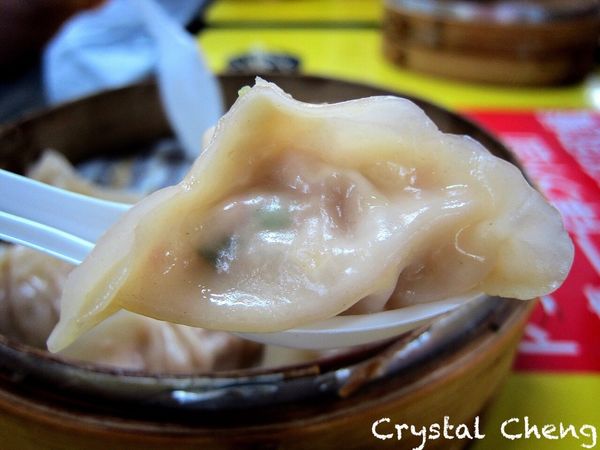 【台北美食推薦】737巷內 小籠包 不是原來那家 皮薄餡多蒸餃也挺美味的！！！-737巷內