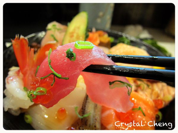 【新北美食推薦】橋壽司 新鮮美味華麗度依舊破錶的好超值優秀海鮮丼飯！-橋壽司