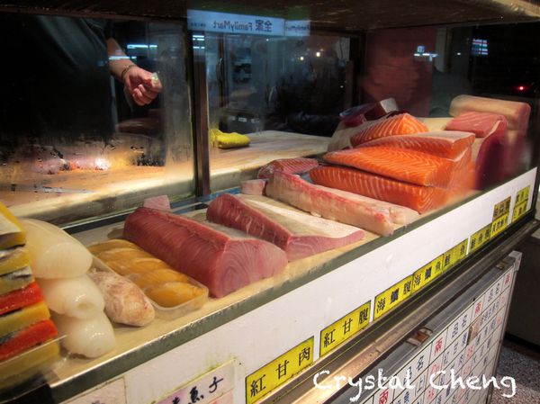 【基隆美食推薦】朱添鮮魚號 凌晨三點營業的新鮮現切生魚片 入口鮮甜 可是又是邊吃邊想睡呀！！-朱添鮮魚號