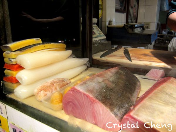 【基隆美食推薦】朱添鮮魚號 凌晨三點營業的新鮮現切生魚片 入口鮮甜 可是又是邊吃邊想睡呀！！-朱添鮮魚號