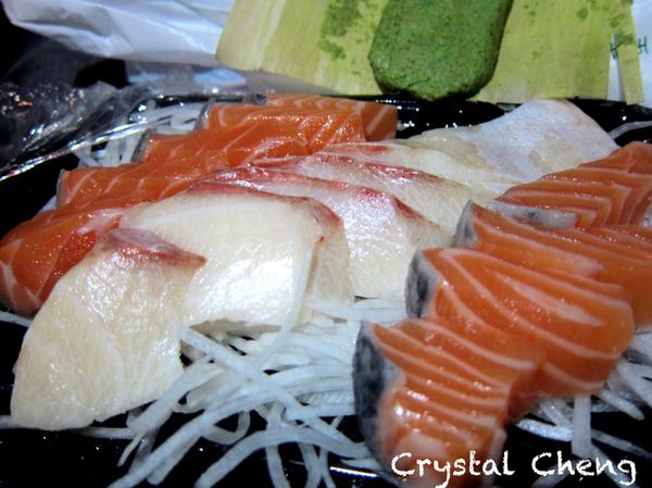 【基隆美食推薦】朱添鮮魚號 凌晨三點營業的新鮮現切生魚片 入口鮮甜 可是又是邊吃邊想睡呀！！-朱添鮮魚號