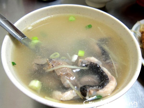 【基隆美食推薦】俞家清魚湯 隱藏版美食 凌晨三點還要大排長龍的傳奇小吃店!!-俞家清魚湯