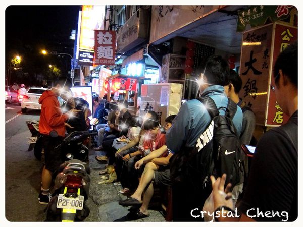 【台中美食推薦】秘密 日式拉麵攤 好吃平價的深夜食鋪 K.O.一碗兩百的日式拉麵店啦！-秘密