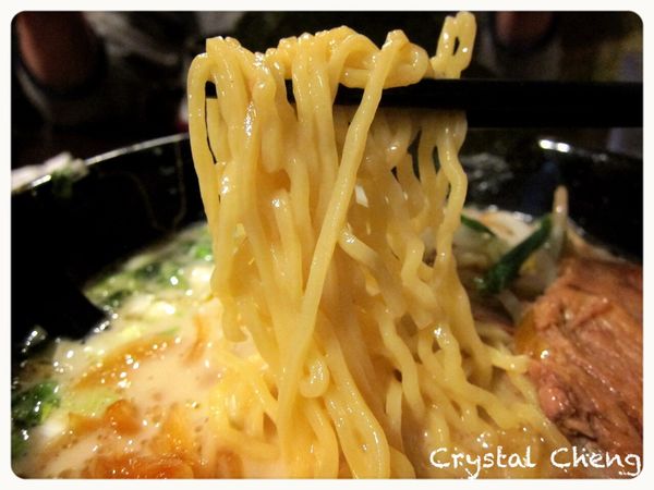 【台中美食推薦】一新 北海道新鮮生拉麵 好難得沒被拉麵湯頭鹹到 炸雞好好吃推薦!-一新