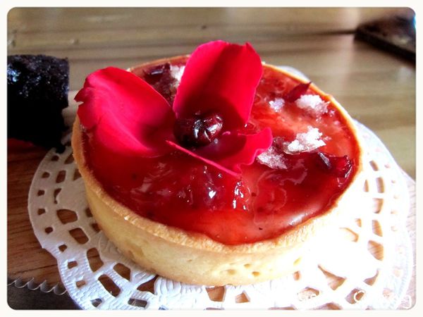 【台中美食推薦】菈唯思 La Vie Douce 處處是玫瑰花瓣的法式夢幻早午餐啦！-La Vie Douce