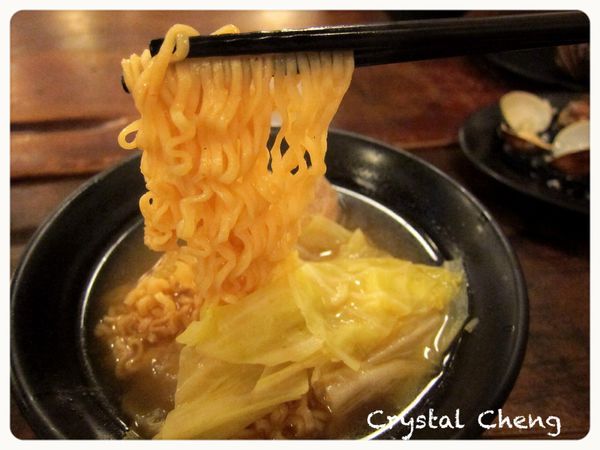 【台中美食推薦】就醬子烤吧 ! 來坐小學生板凳吃串燒吧!!-就醬子烤吧 【台中美食推薦】就醬子烤吧 ! 來坐小學生板凳吃串燒吧!!-就醬子烤吧
